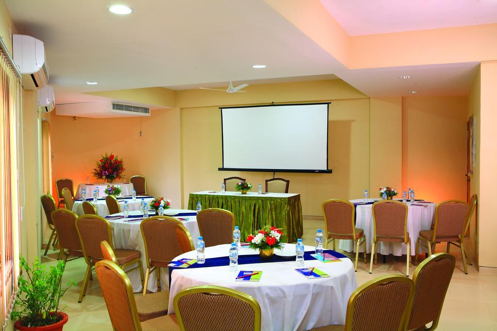 Uday Suites - The Airport Hotel Тривандрум Экстерьер фото