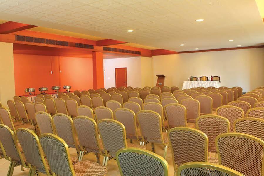 Uday Suites - The Airport Hotel Тривандрум Экстерьер фото